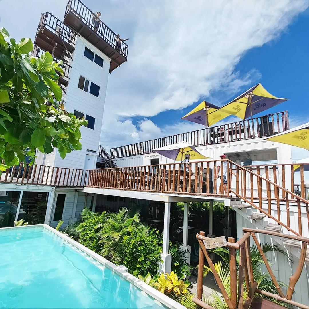 Marine Surf Hostel *
